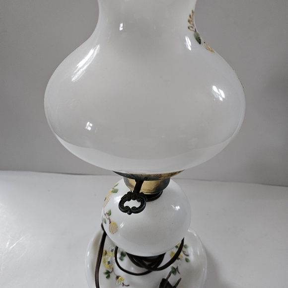 Vintage Table Lamp Hand Painted Hurricane Gone with the Wind Milk Glass - Picture 12 of 15